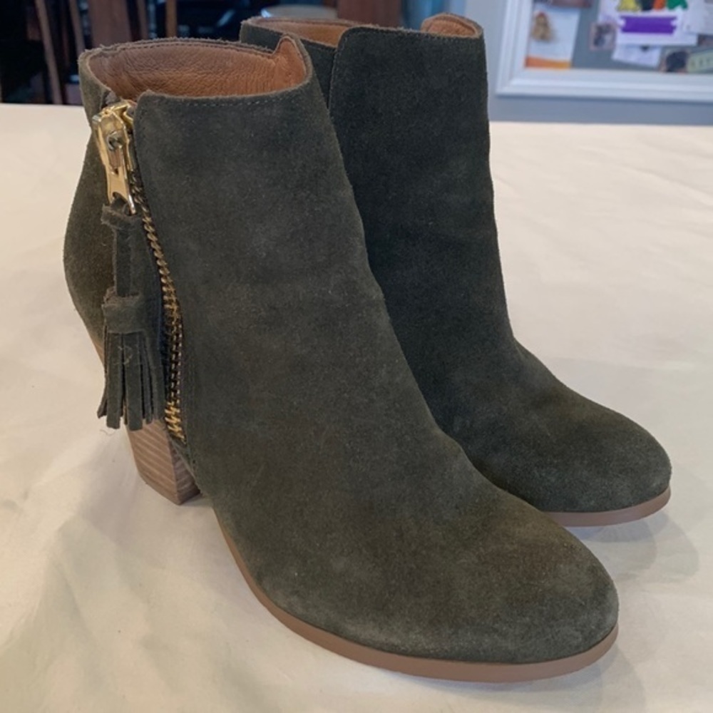 Aldo olive green suede leather gold tone zipper tassel ankle boot bootie